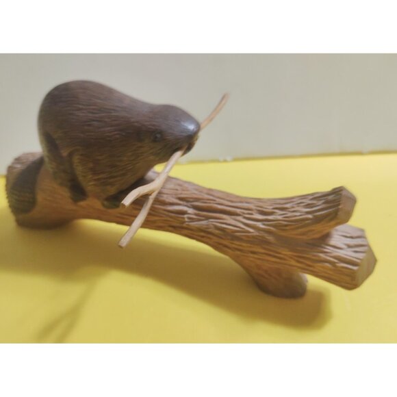 Vintage Carved Wood Art Detailed Beaver on a Log signed E. Hirt 8" x 4" - Picture 2 of 15